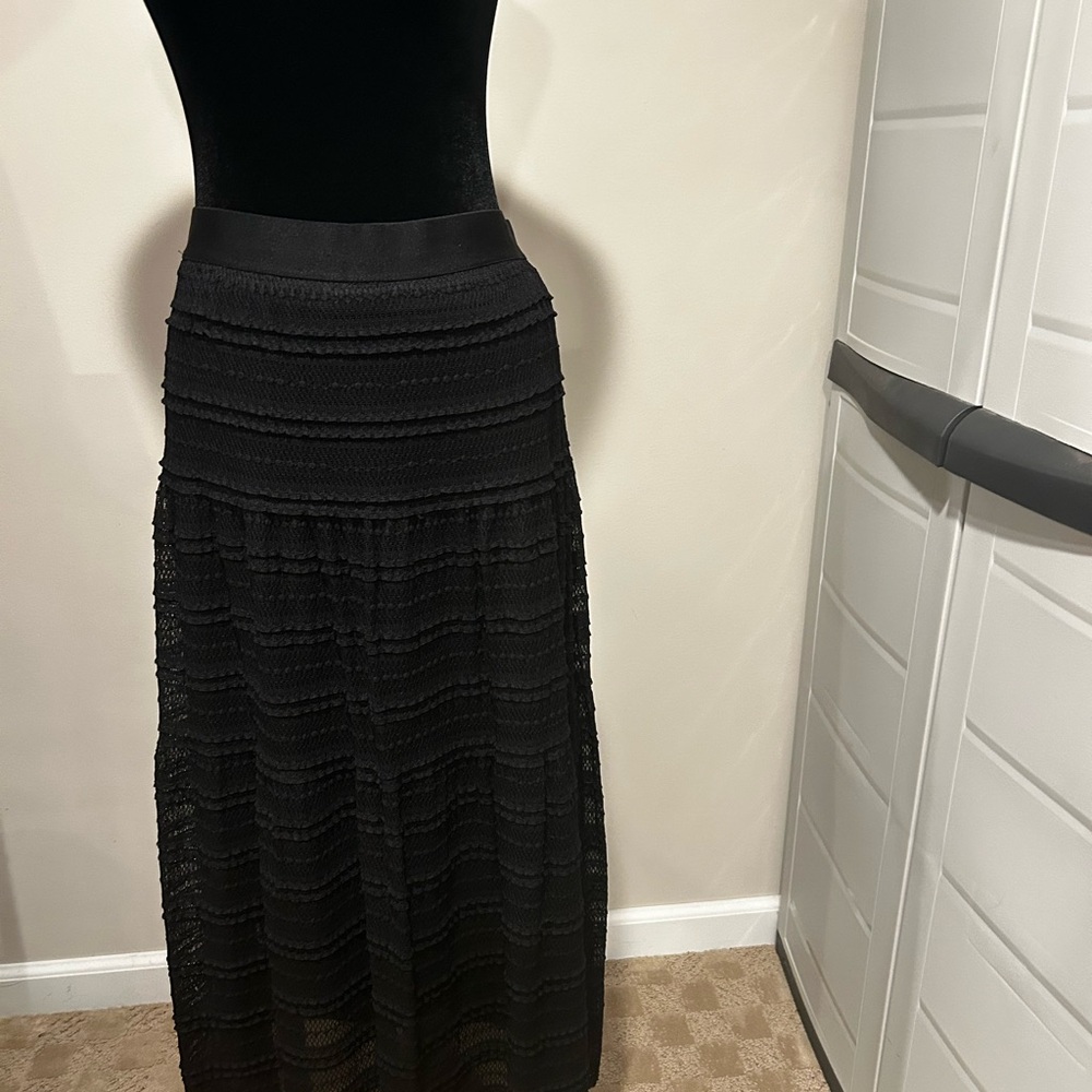 Chic Black Maxi Skirt with Flowing Silhouette